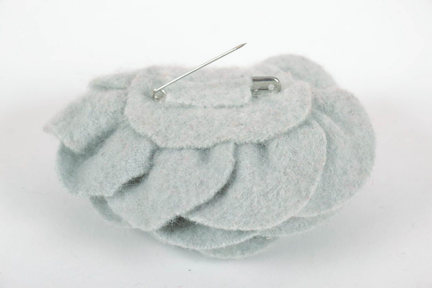Broche originale en laine Rose grise faite main photo 4