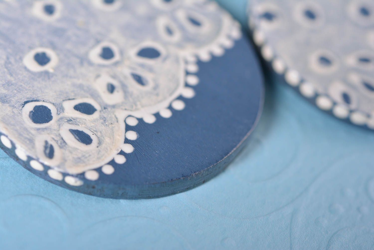 Модные серьги украшение ручной работы деревянное украшение Кружево на голубом фото 4