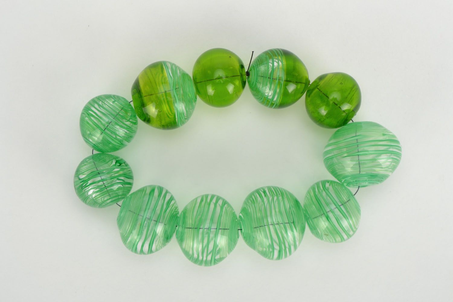 Perles vertes en verre au chalumeau faites main  photo 1