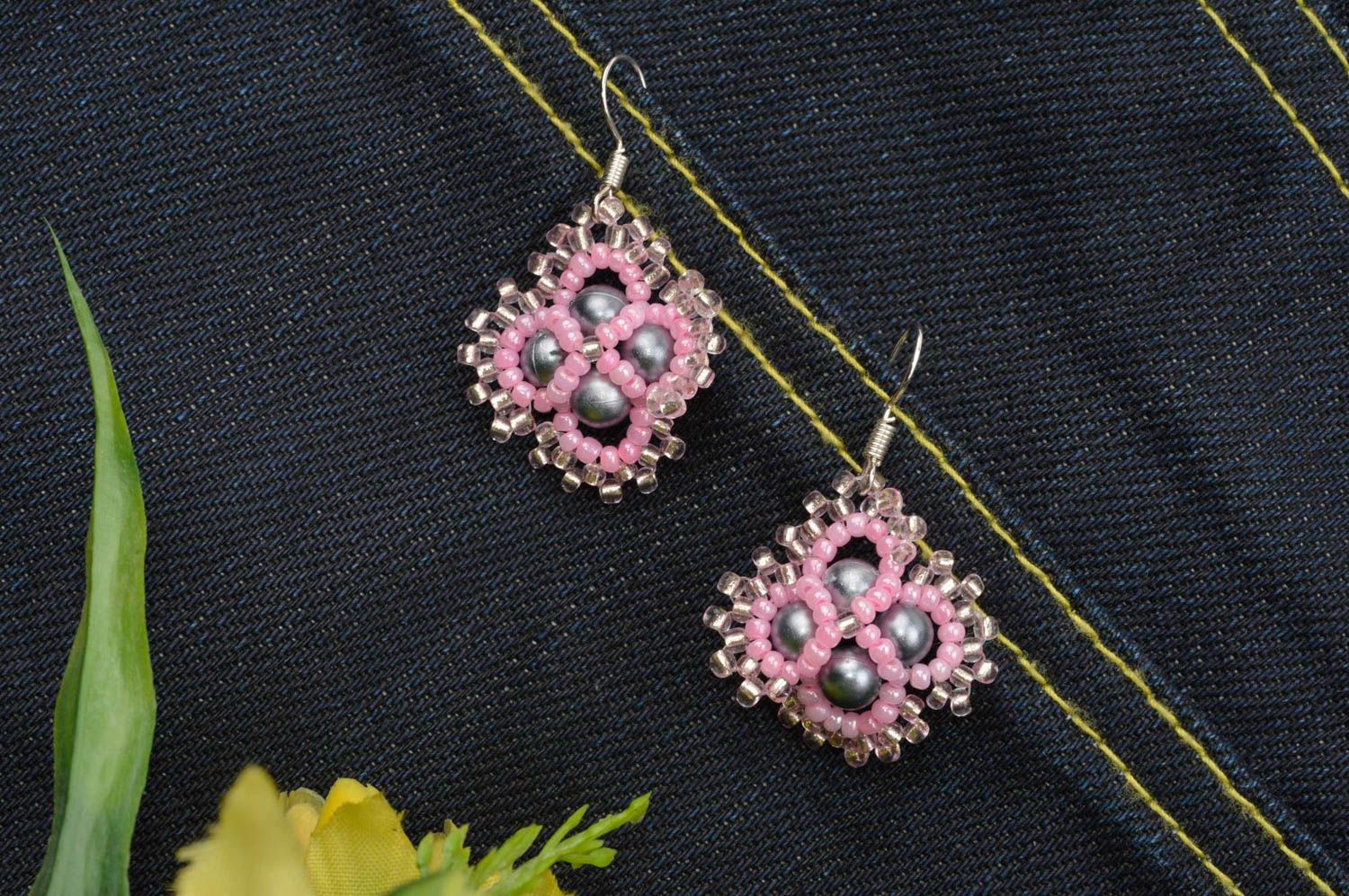 Розовые серьги ручной работы модные серьги красивые с бусинами серьги из бисера фото 1