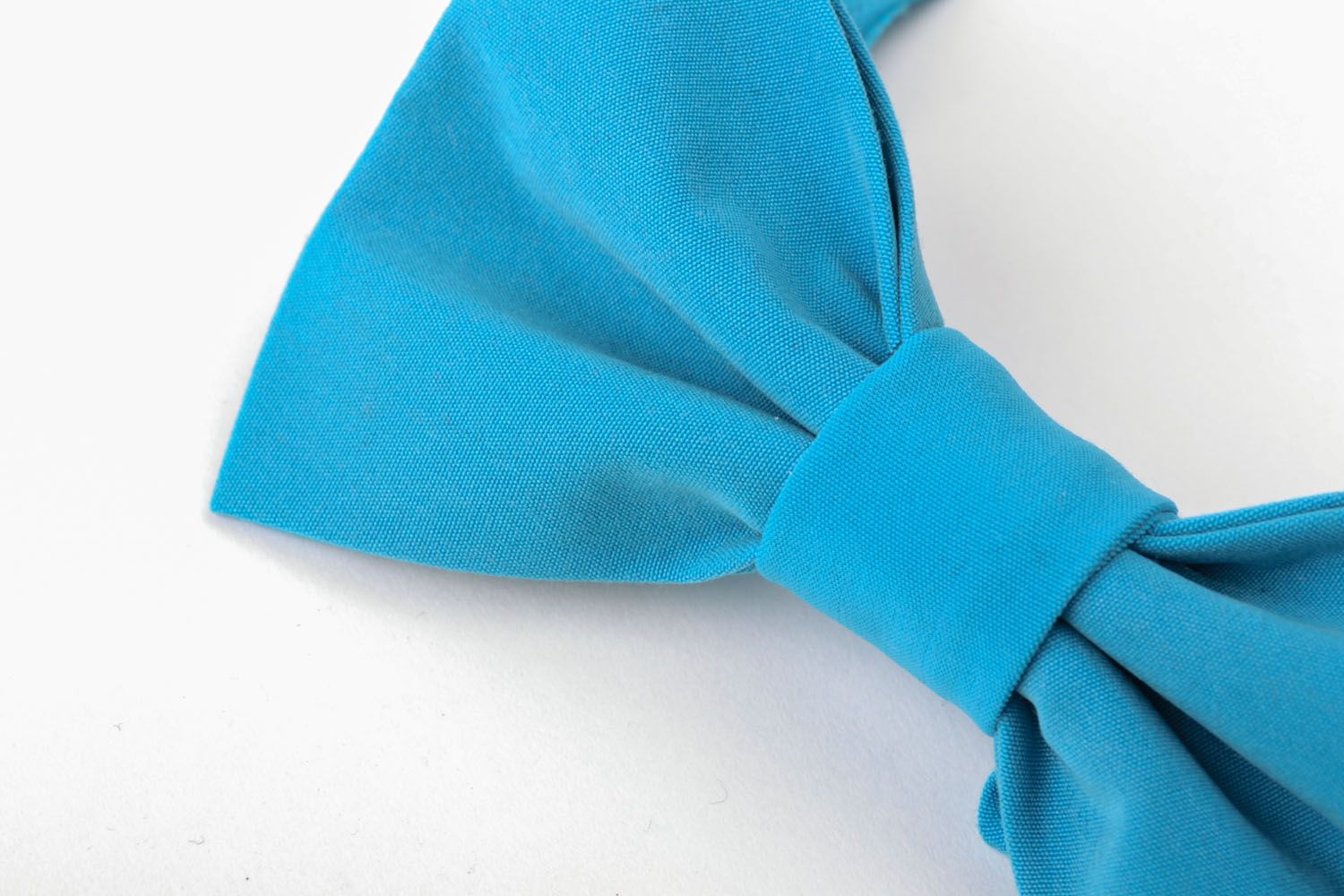 Gravata-borboleta artesanal azul para traje  foto 4