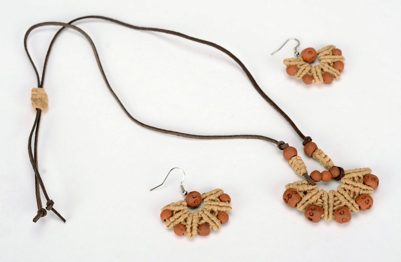Set of adornments bead necklace and earrings photo 2