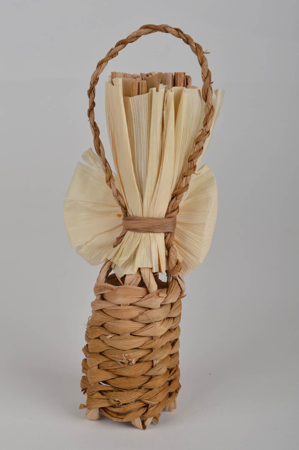 Декоративная подвеска в виде колокольчика из кукурузных листьев ручной работы фото 4