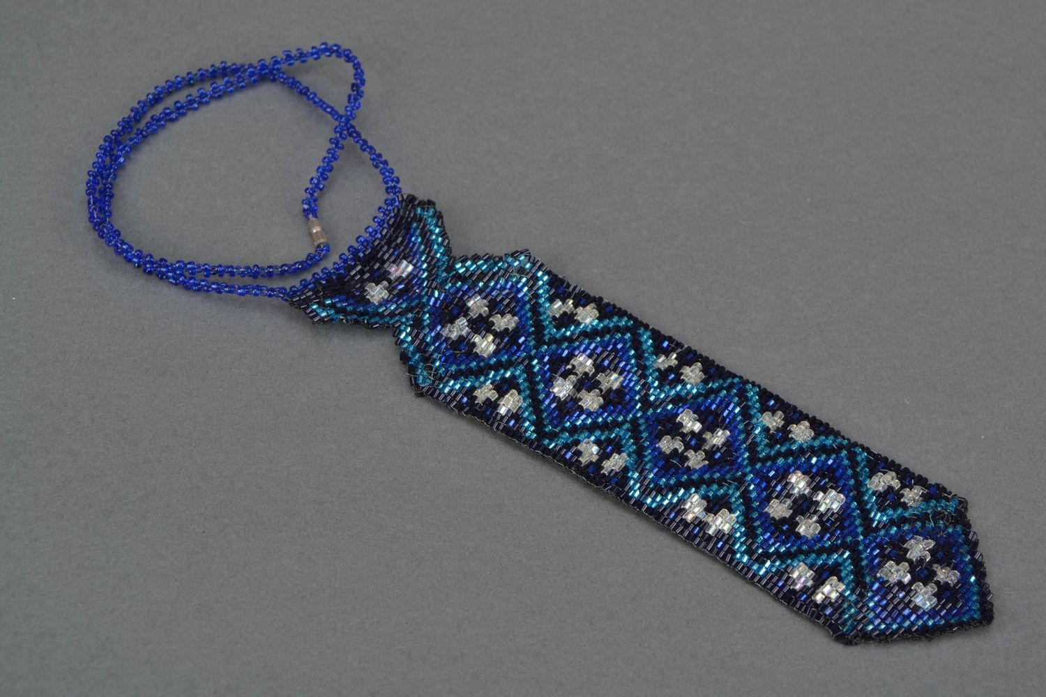 Beaded necklace in the shape of tie Ethnic photo 1