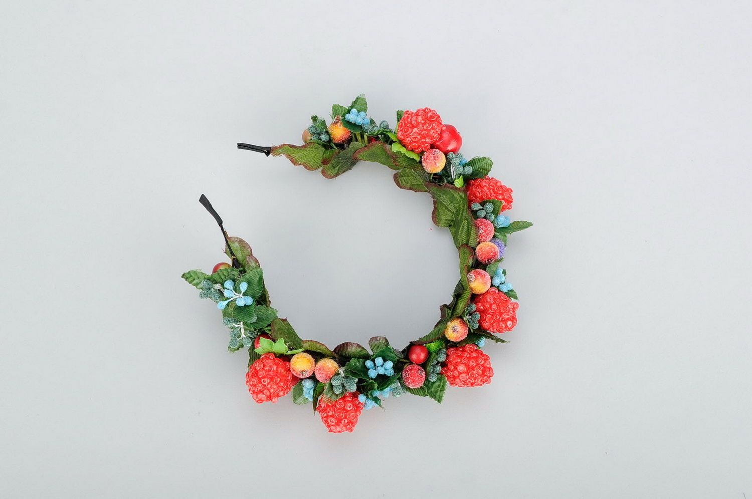 Headband with artificial flowers and berries photo 4