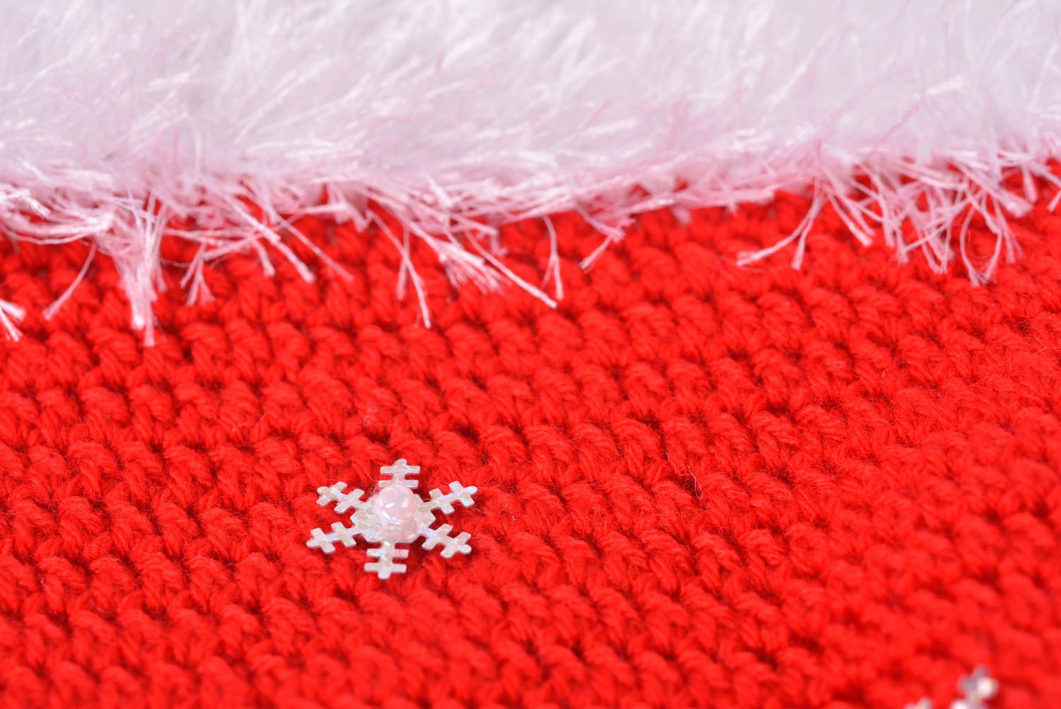 Вязаная шапка ручной работы зимняя шапка красная новогодняя шапка праздничная фото 5
