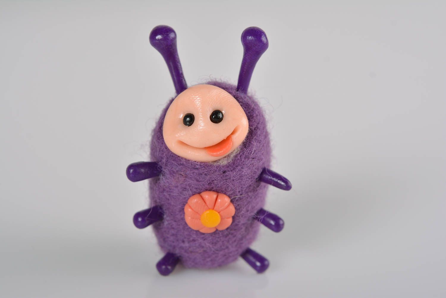 Muñeco de fieltro hecho a mano violeta figura decorativa regalo original  foto 1