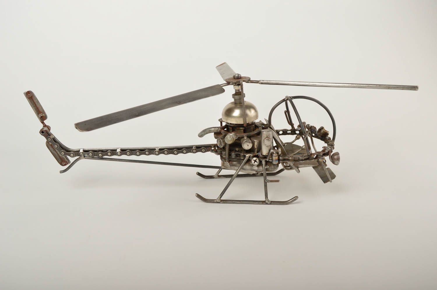 Decoro da casa fatto a mano figurina simpatica a forma di elicottero di metallo
 foto 4