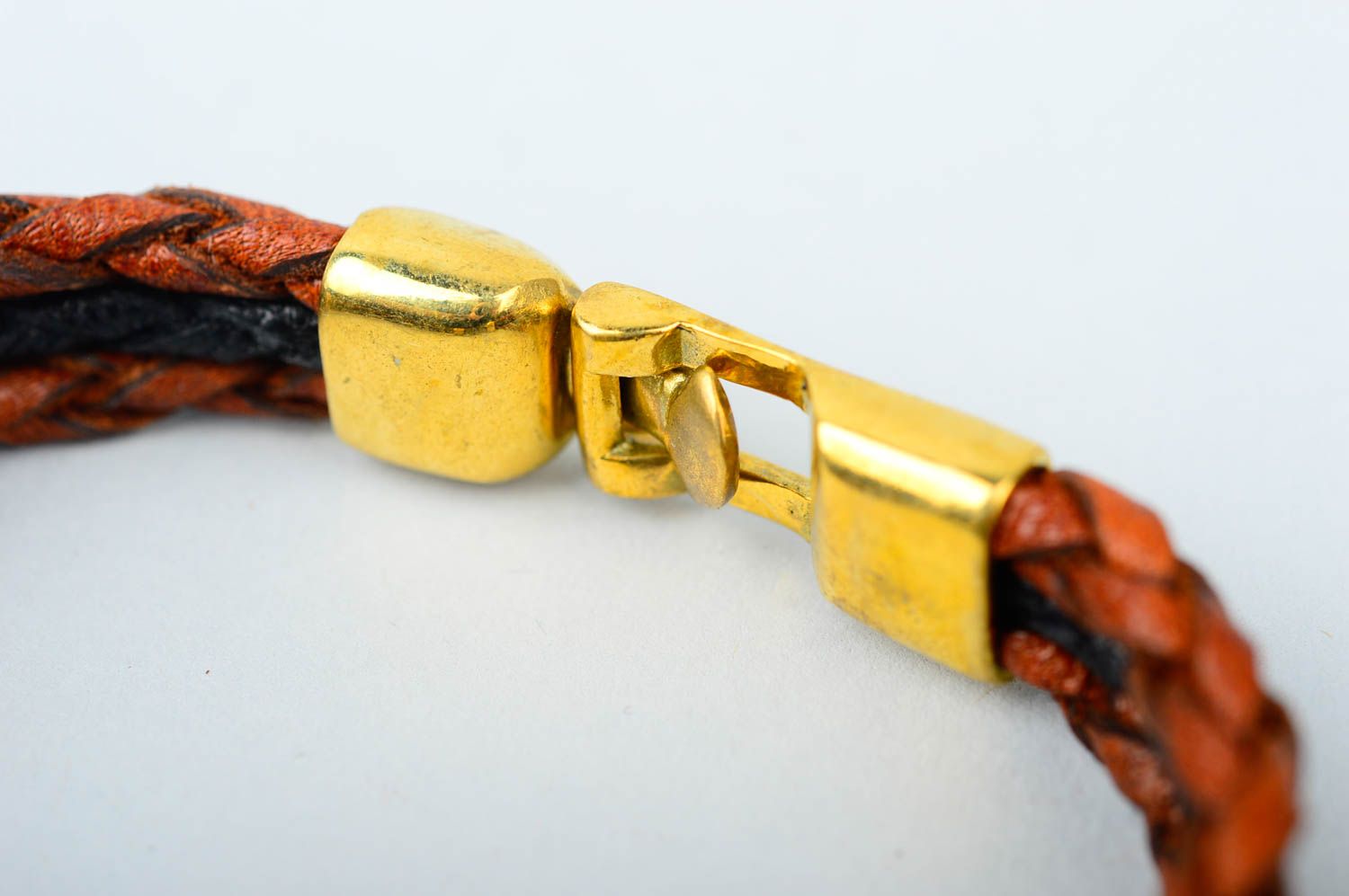 Авторский кожаный браслет ручной работы браслет на руку украшение из кожи фото 5