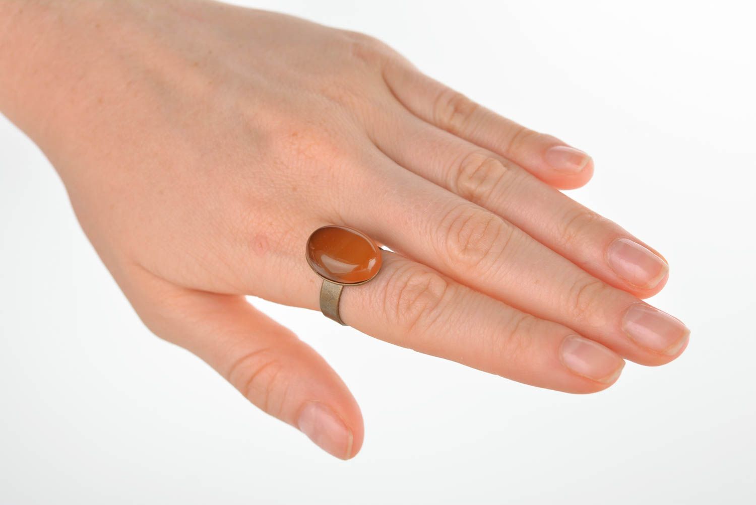 Кольцо ручной работы кольцо с камнем янтарного цвета металлическое украшение фото 3