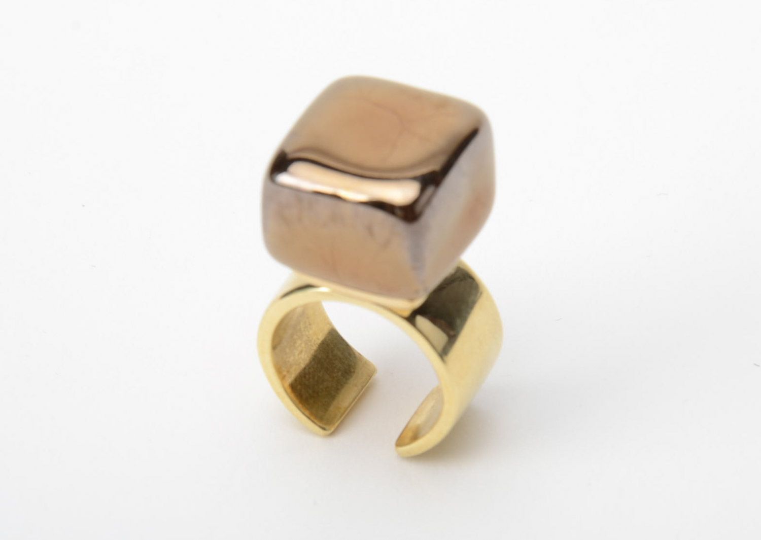Объемное кольцо с фаянсом и фурнитурой под золото бижутерия ручной работы  фото 2