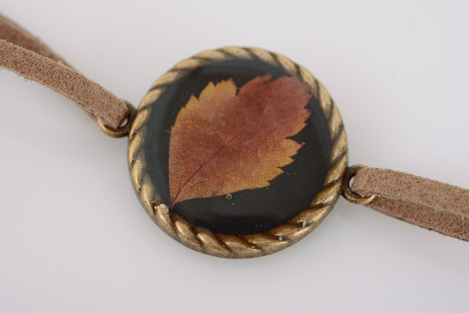 Handmade metal wrist bracelet with leaf coated with epoxy photo 4