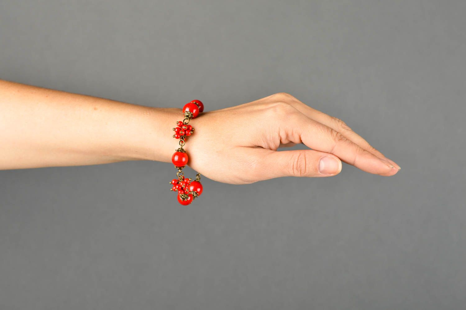 Красный браслет ручной работы браслет из коралла необычный браслет из бусин фото 2