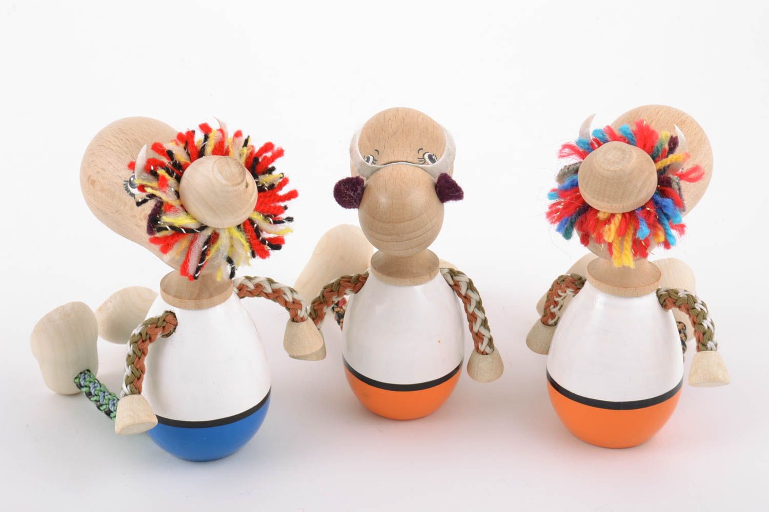 Деревянные эко-игрушки бычки и коровка набор 3 штуки с росписью красками фото 5