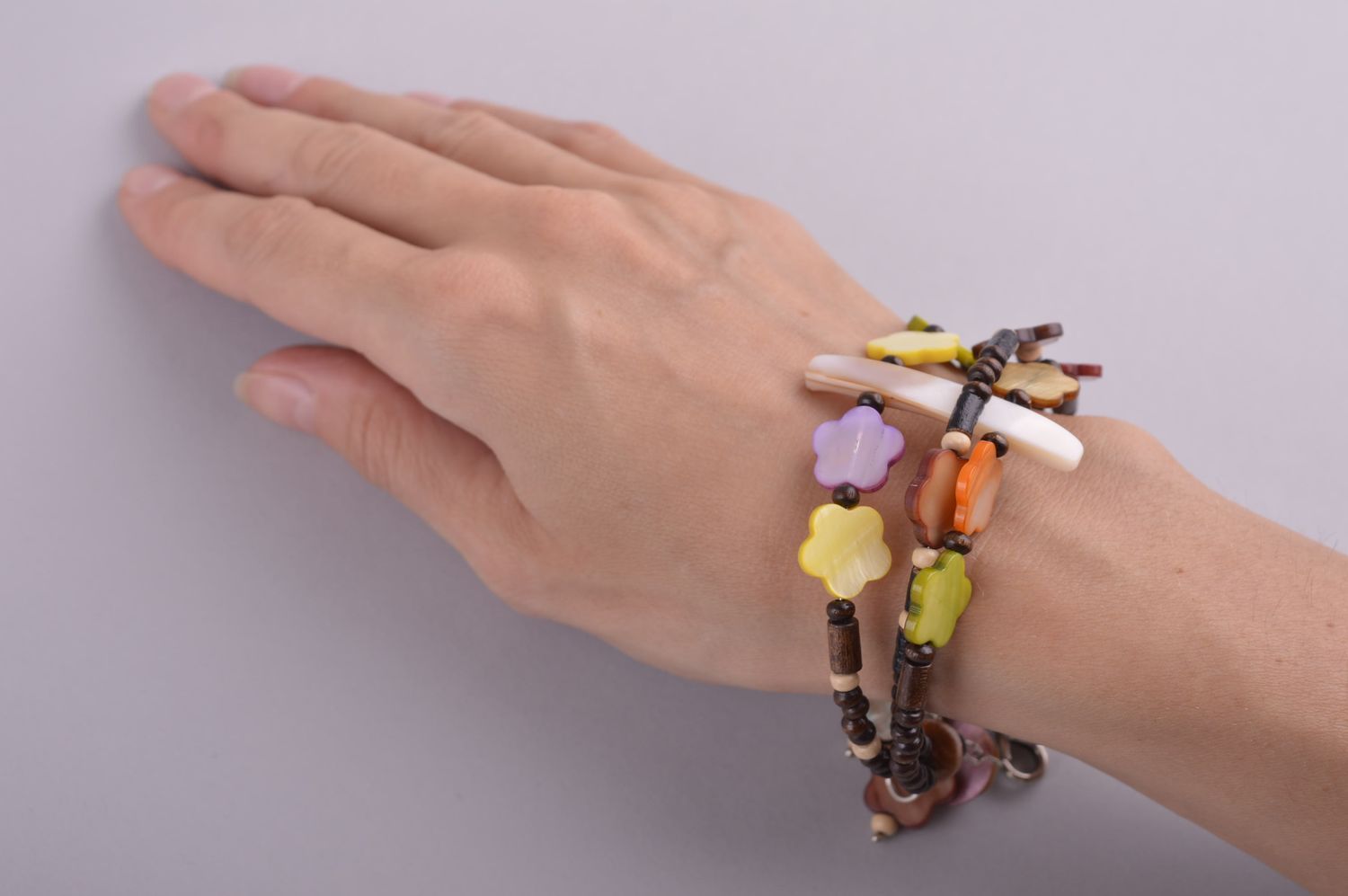 Bracelet fantaisie Bijou fait main multicolore perles de bois Accessoire femme photo 5