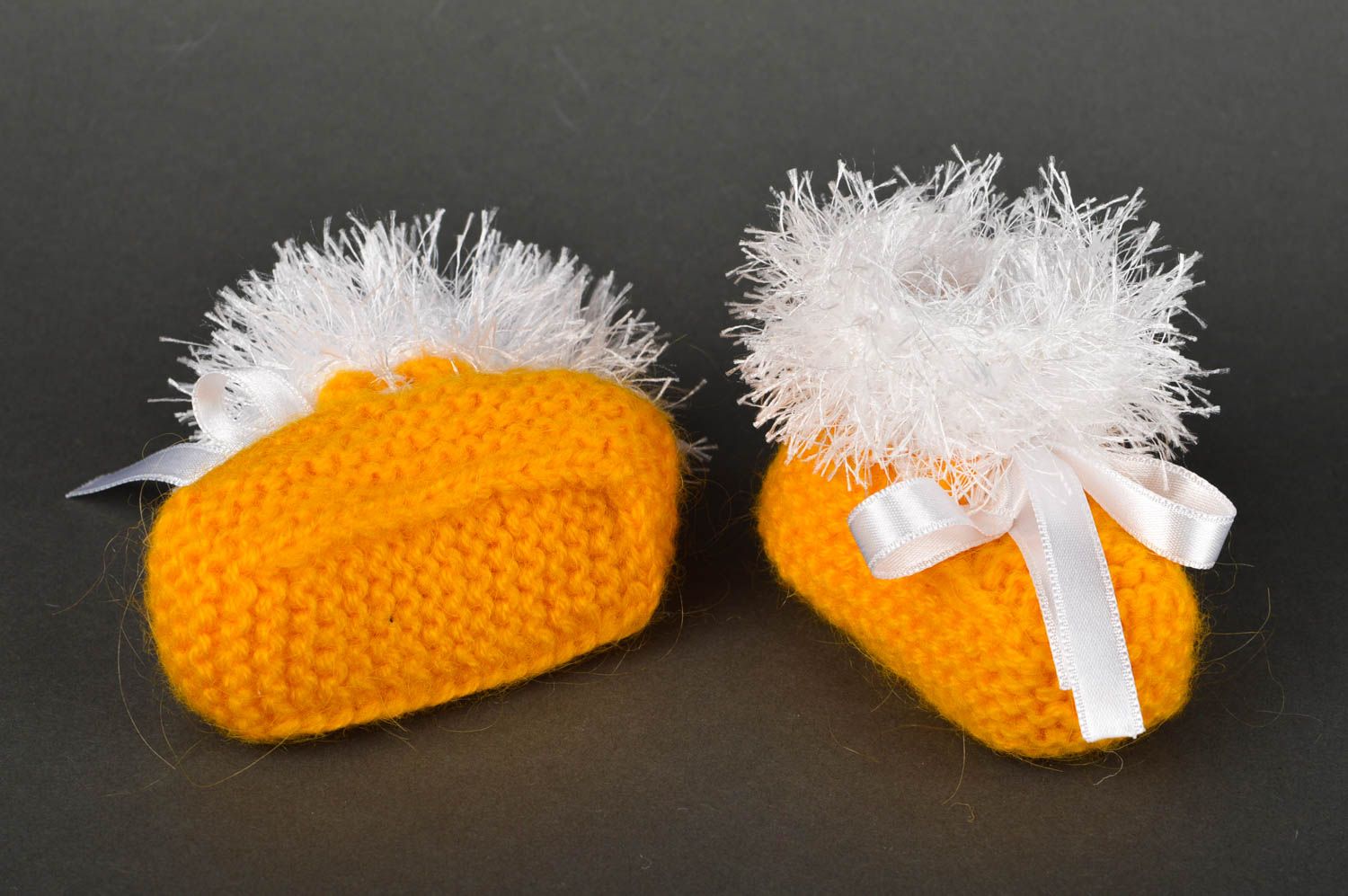 Chaussons tricot bébé faits main Chaussures bébé jaunes au crochet Vêtement bébé photo 5