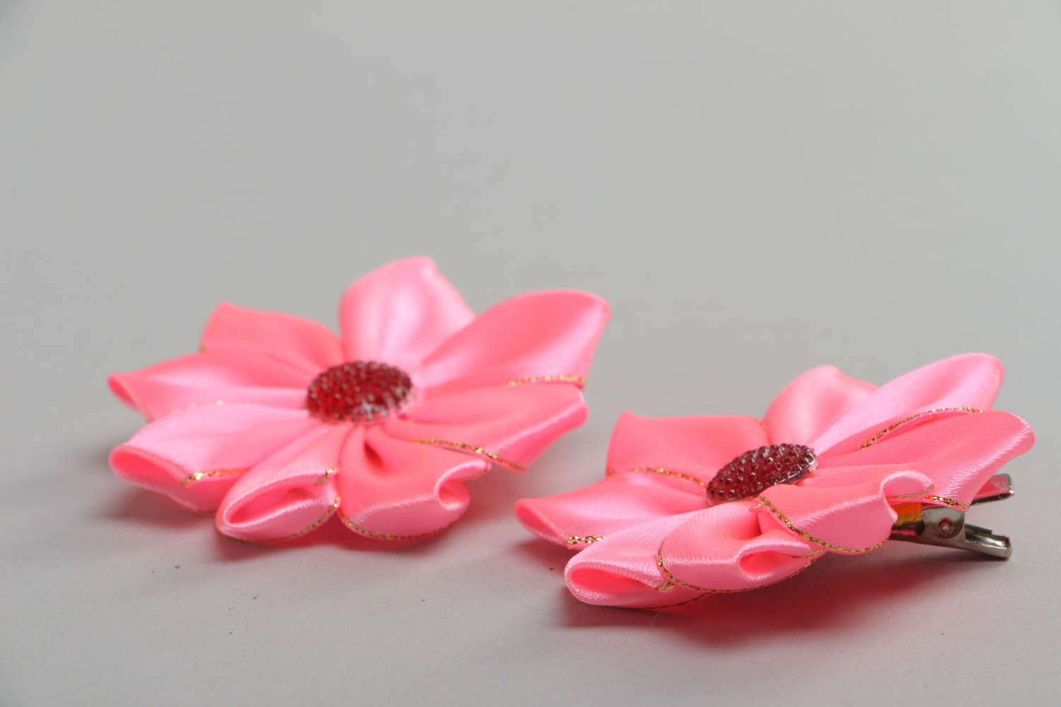 Set of handmade pink and red satin ribbon flower hair clips 2 pieces photo 3