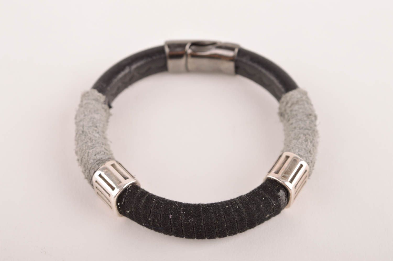 Handmade schwarzes Leder Armband Designer Schmuck Accessoire für Frauen foto 2