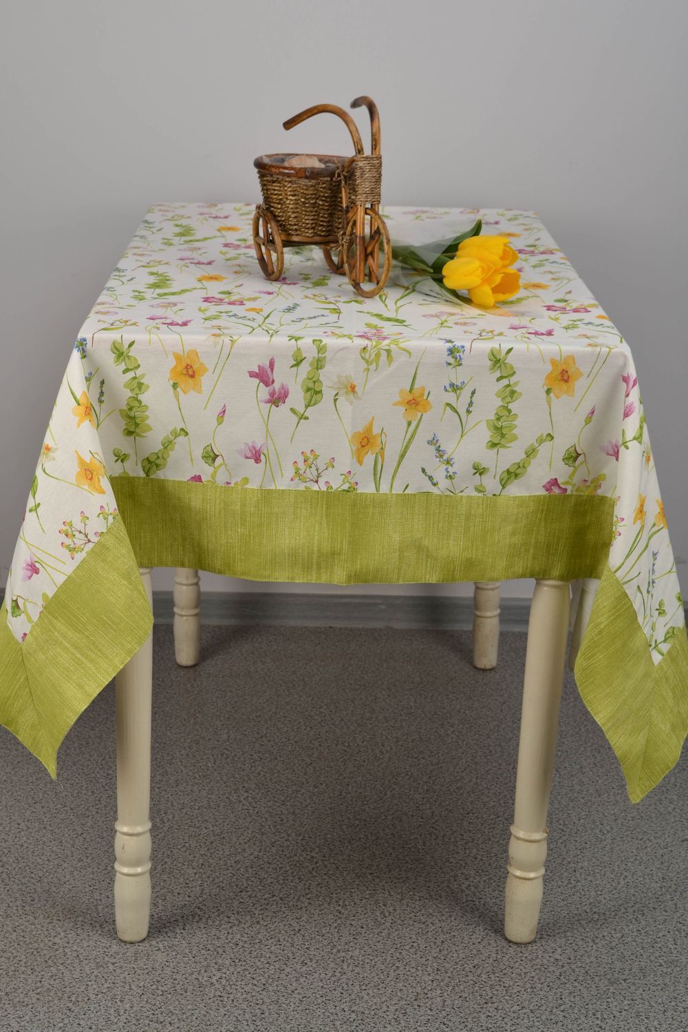 Large floral tablecloth photo 2