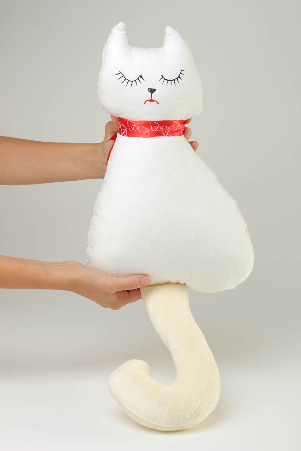 Coussin chat blanc fait main Peluche chat en tissus Déco maison originale photo 5