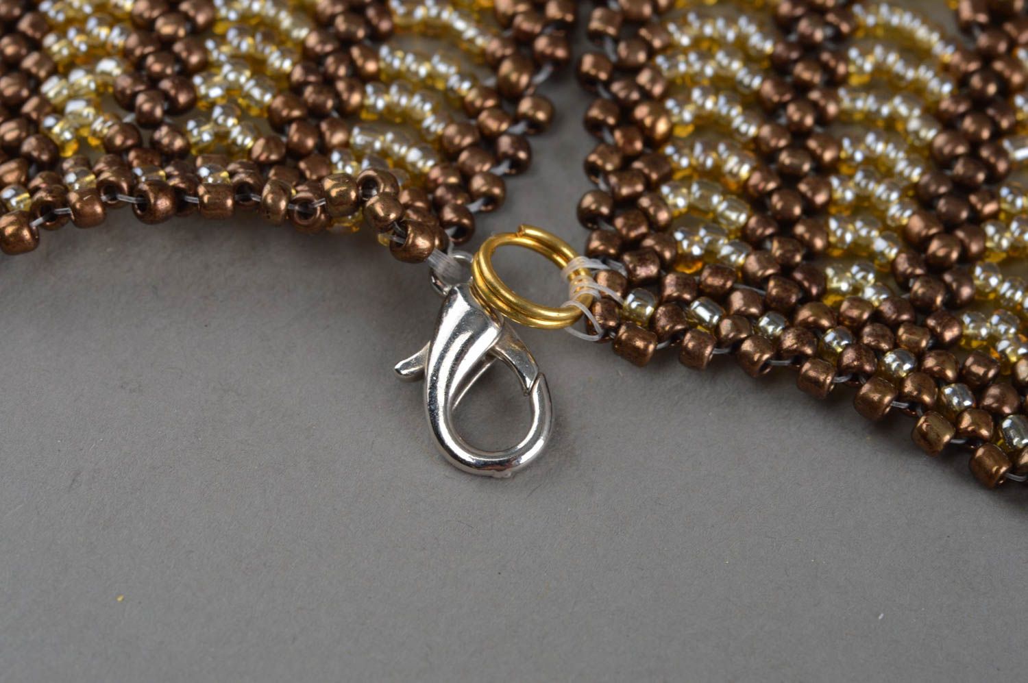 Collier en perles de rocailles fait main accessoire couleurs de cuivre et d'or photo 4