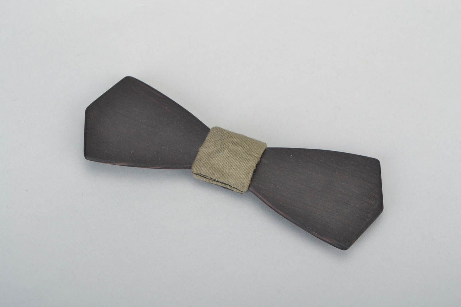 Деревянный галстук-бабочка из граба фото 2