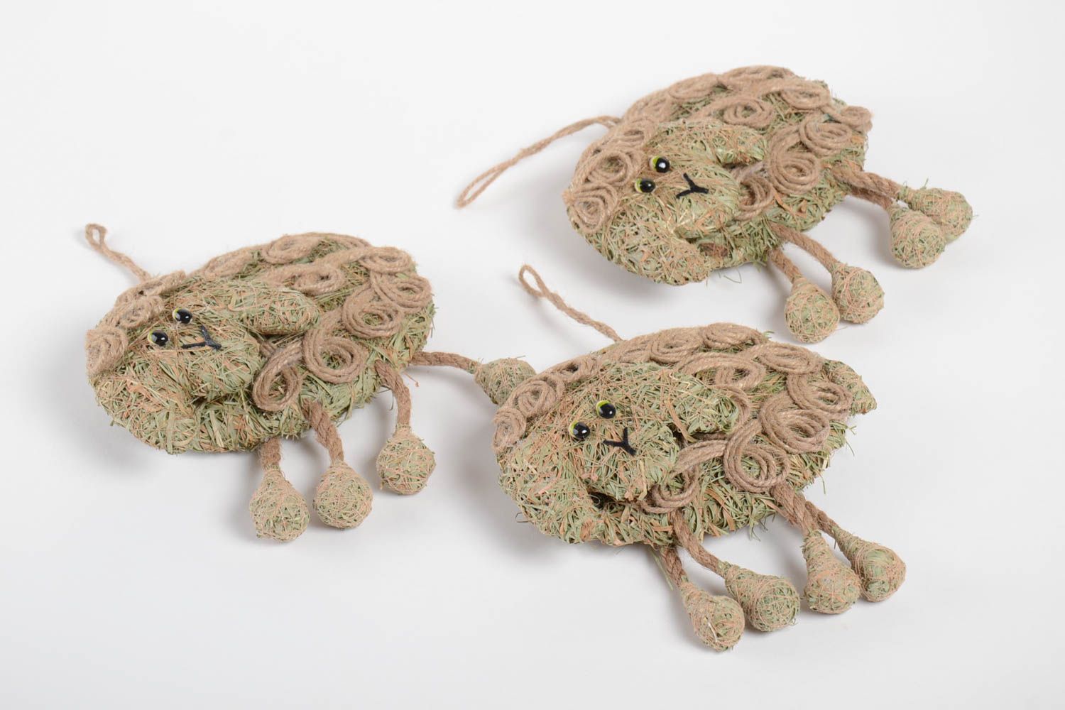 Игрушки из сухой травы набор 3 шт овечки небольшие с петельками ручной работы фото 3