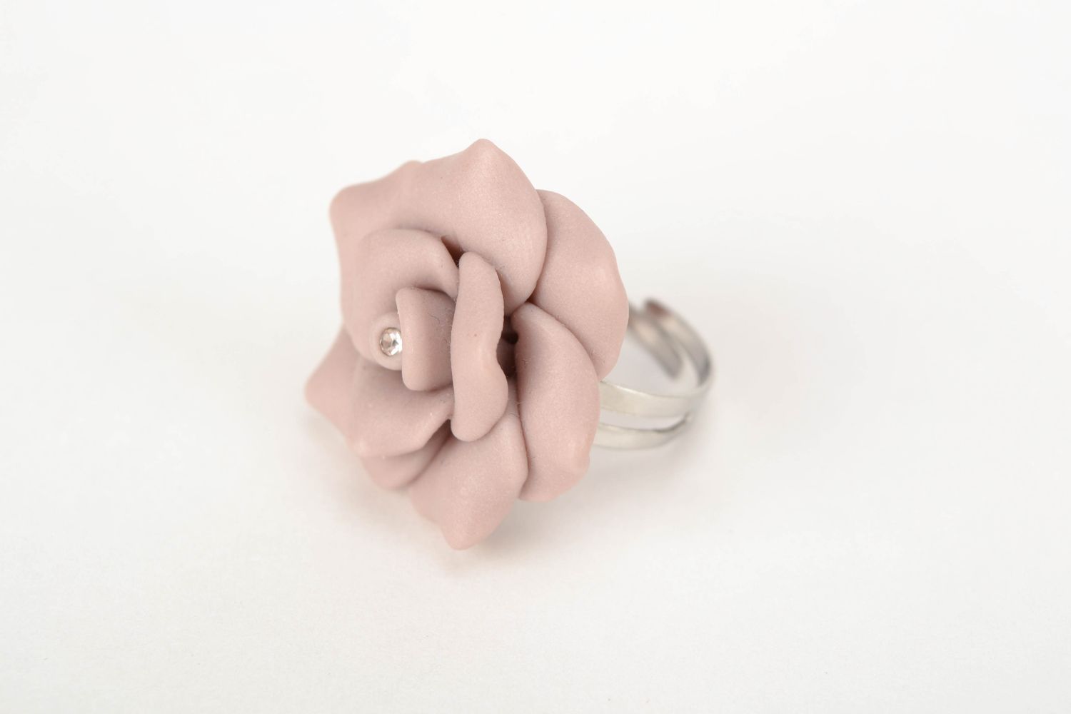 Кольцо из полимерной глины с пастельной розой фото 3