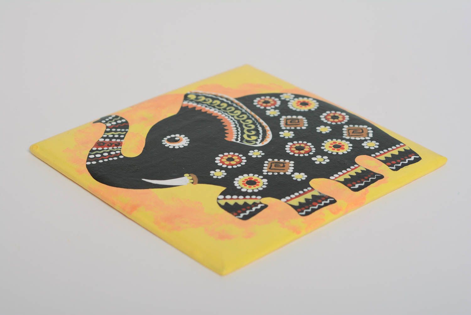 Панно расписанное акриловыми красками из ДВП ручной работы квадратное со слоником фото 3