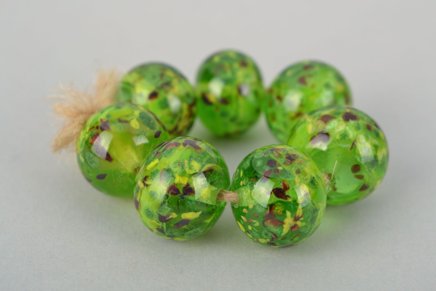 Glass beads of green color palette photo 3
