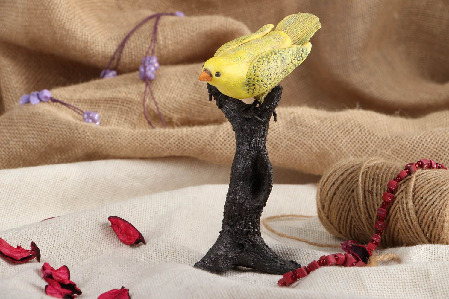 Oiseau décoratif en pâte polymère Canari fait main photo 5
