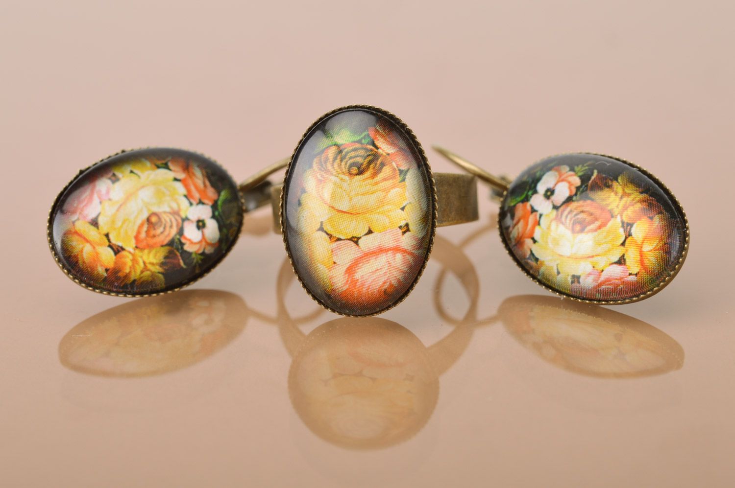 Комплект украшений из серег и кольца ручной работы с рисунком под стеклом фото 2
