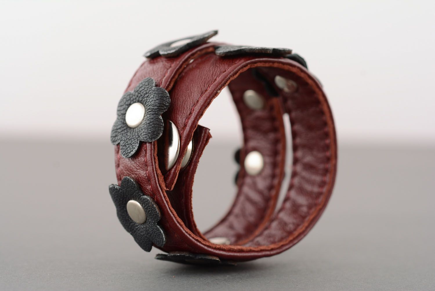 Armband aus Leder von zwei Drehungen foto 2