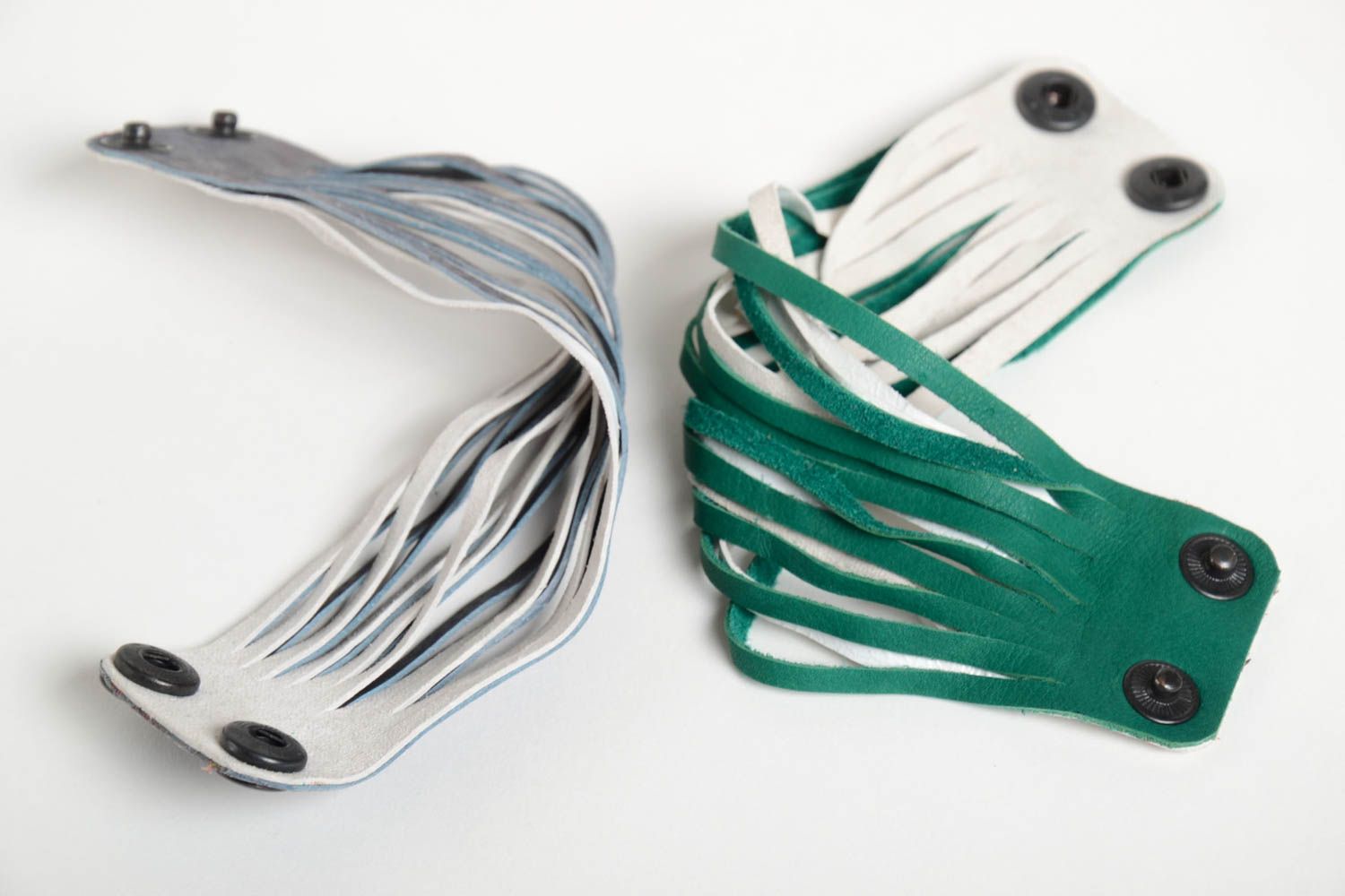 Breite zwei Damen Armbänder handmade Leder Schmuck Frauen Accessoires grün grau foto 3
