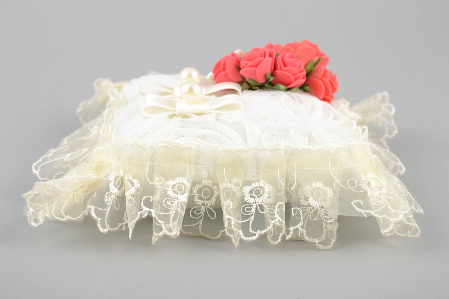 Hochzeit Ringkissen aus Stoff mit Blumen Schleifen und Perlen handmade weiß  foto 4