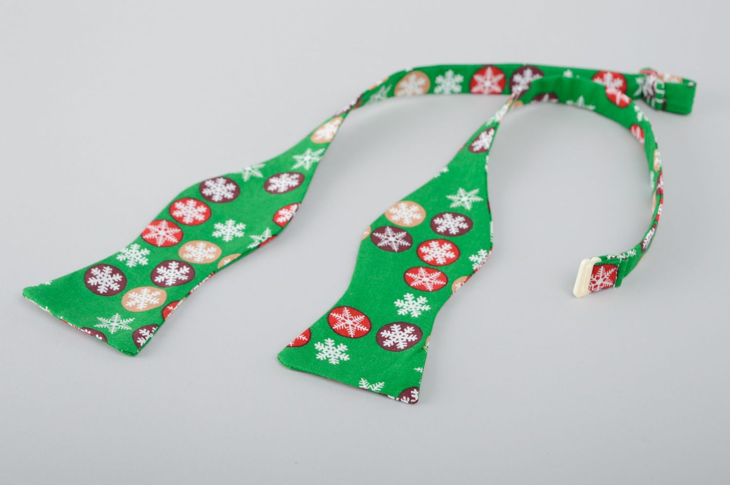 Галстук-бабочка ручной работы из ткани рождественский зеленый фото 2