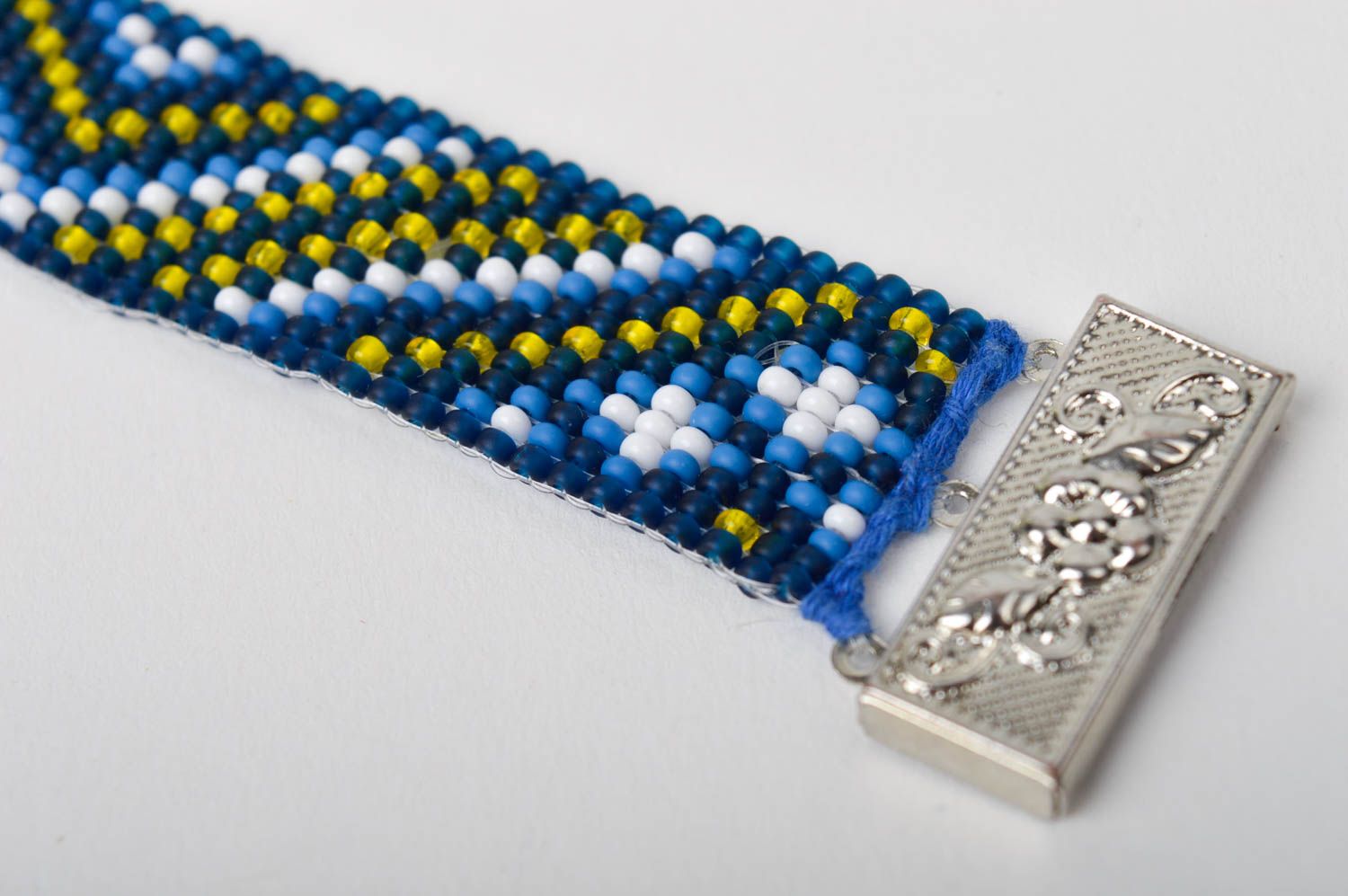 Bracelet large Bijou fait main bleu à motif en perles de rocaille Cadeau femme photo 4