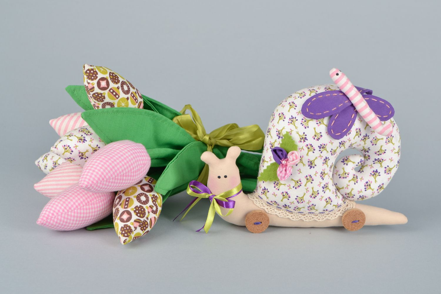 Interior decorative composition soft toy snail with tulips and decorative flowers photo 1