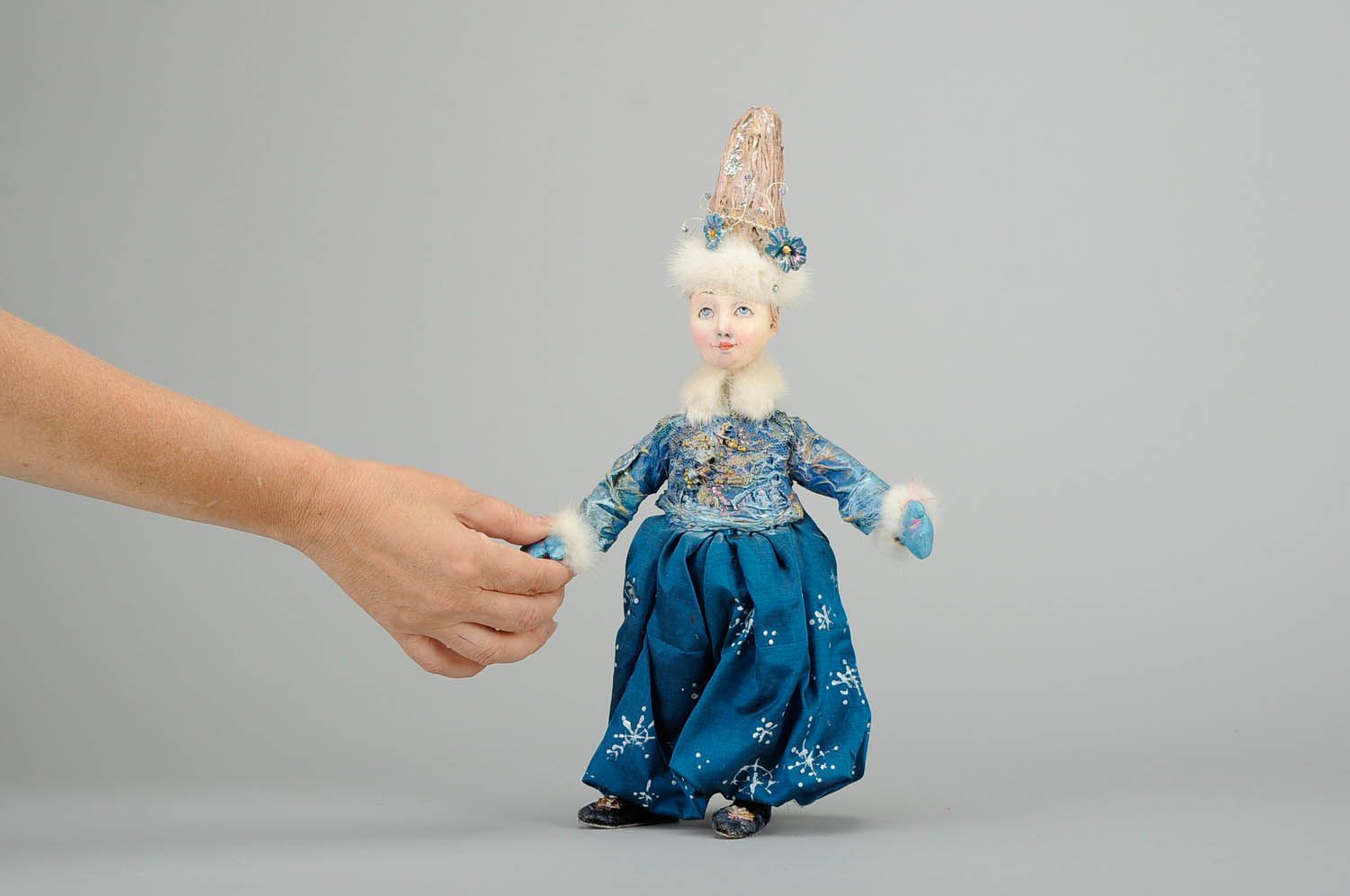 Авторская сувенирная кукла Снегурочка в синем фото 2