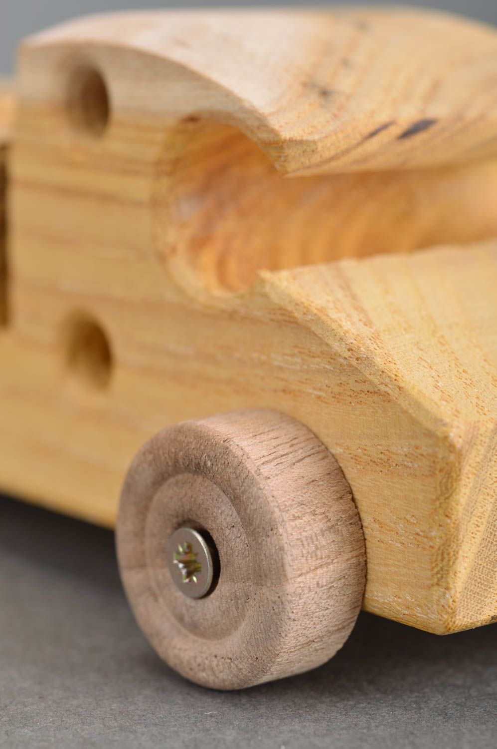Öko reines schönes Zieh Spielzeug Lkw aus Holz für Jungen handgemacht geschnitzt foto 4