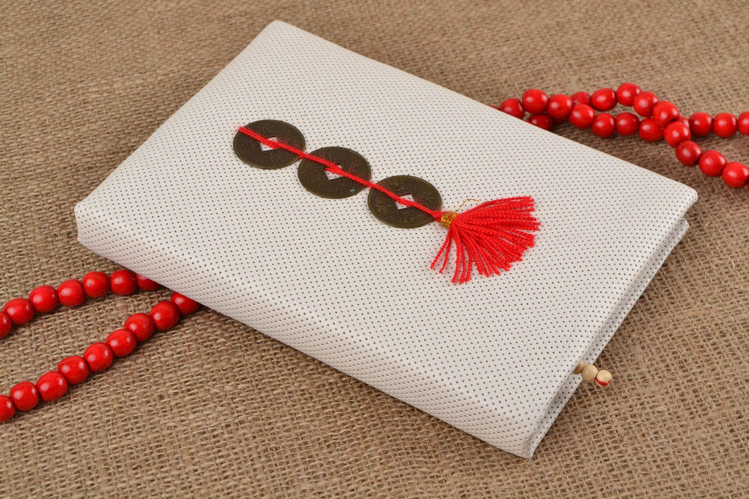 Weißes handmade Scrapbooking Notizbuch mit Ledereinband aus Kunstleder foto 1