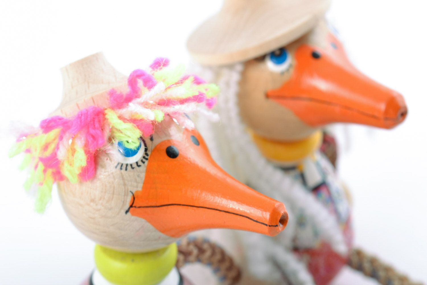 Handgemachte schöne bemalte Öko Spielzeuge Enten aus Holz 2 Stück für Kinder foto 3