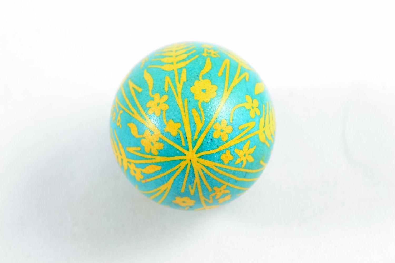 Yellow and blue Easter egg photo 3