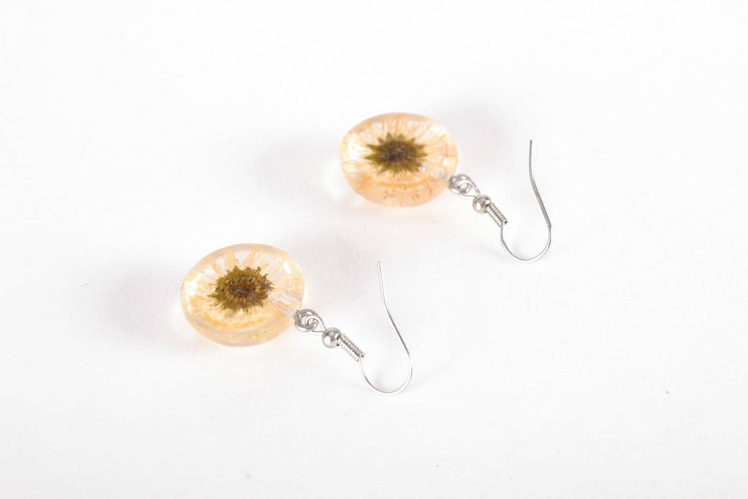 Earrings made of camomiles photo 3