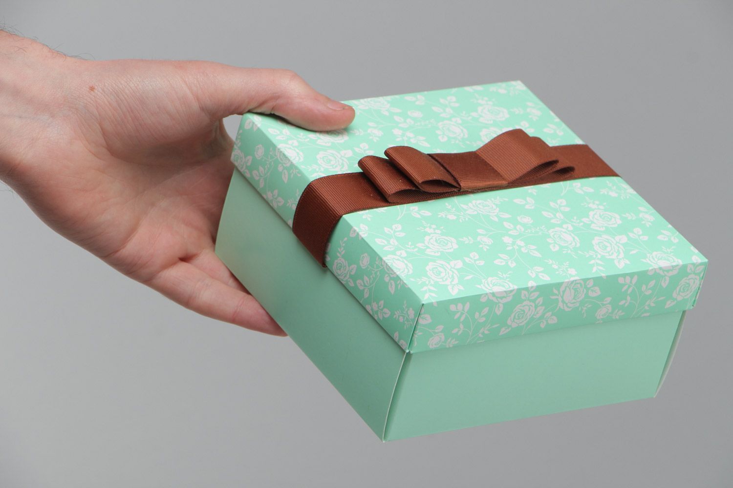 Caja de regalo artesanal de cartulina de diseño de color de menta foto 5