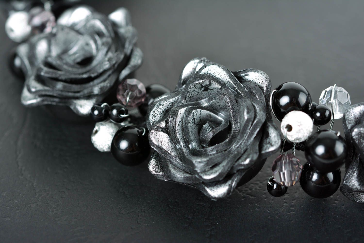 Parure collier boucles d'oreilles Bijoux fait main roses noir-blanc Cadeau femme photo 2