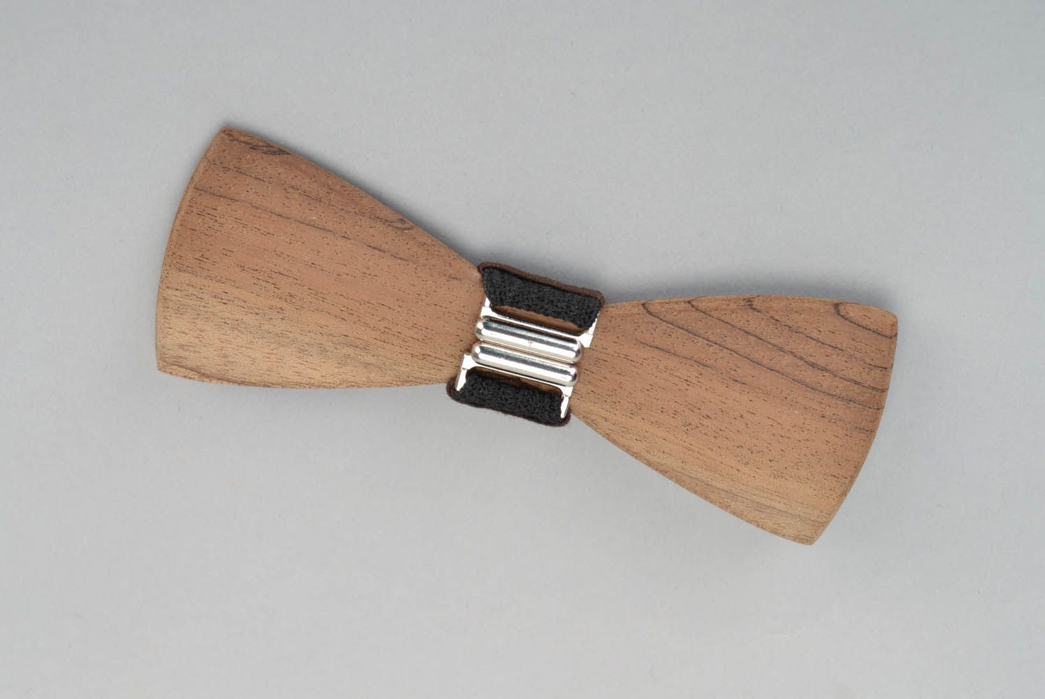Деревянный галстук-бабочка из ореха фото 3