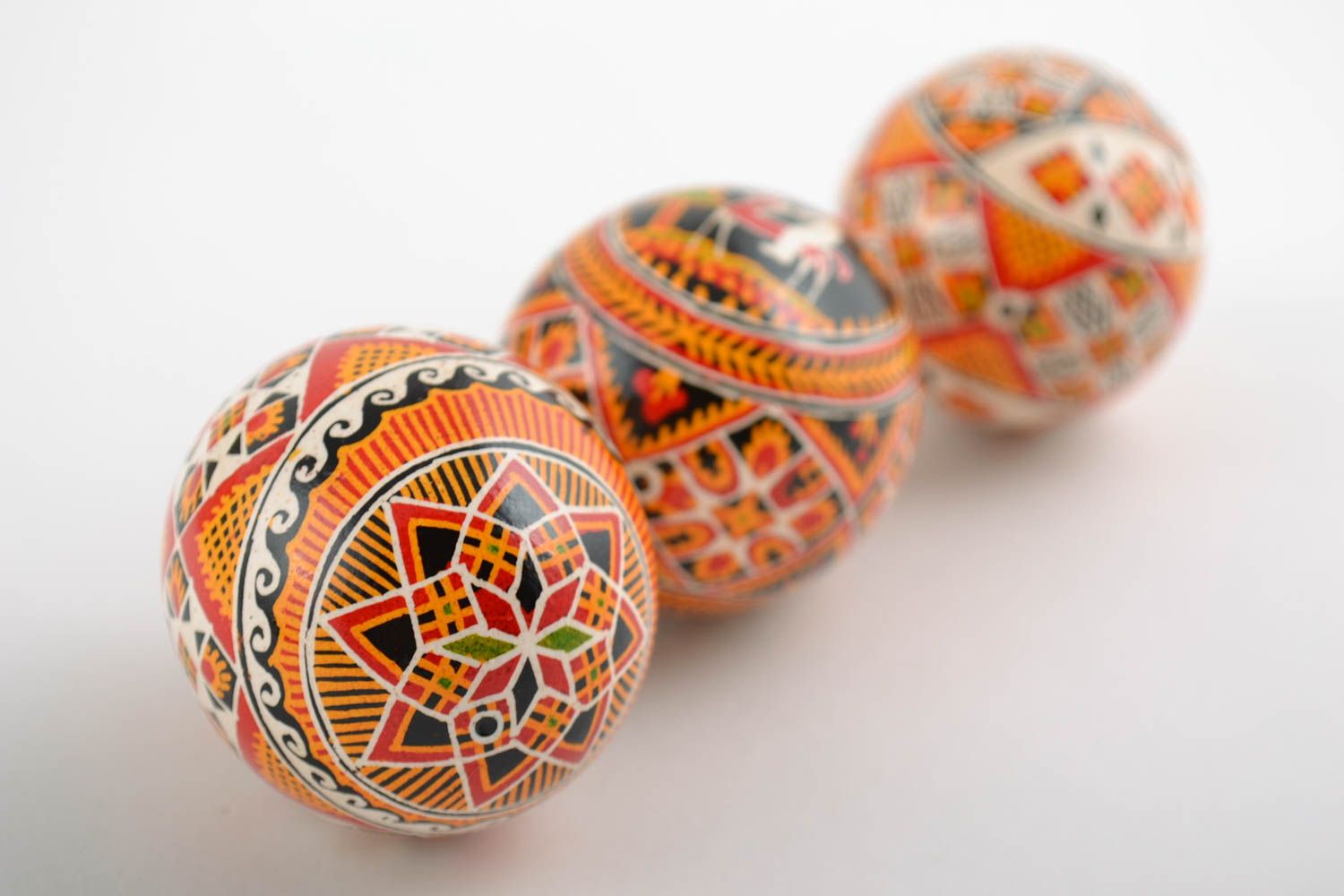 Œufs de Pâques set de décorations 3 pièces faites main avec peinture ethnique photo 3