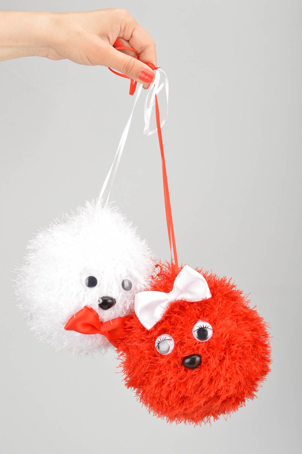 Ensemble de deux jouets mous rouge et blanc faits main Boules décoration photo 3