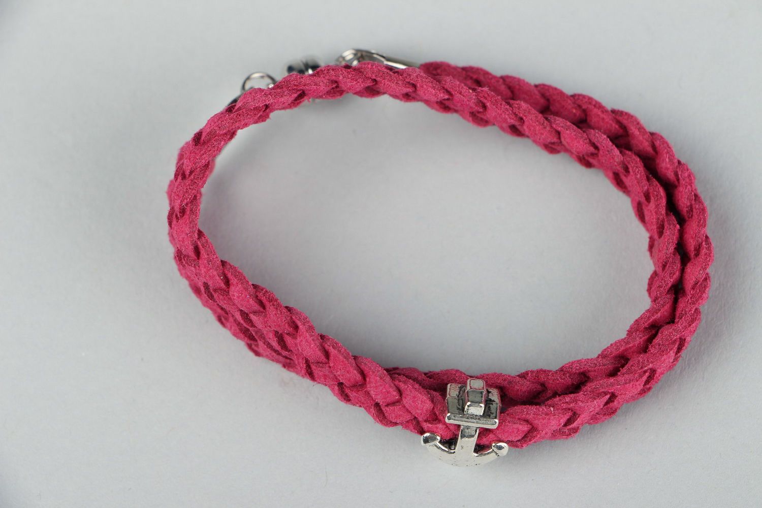 Leather bracelet with anchor pendant photo 3